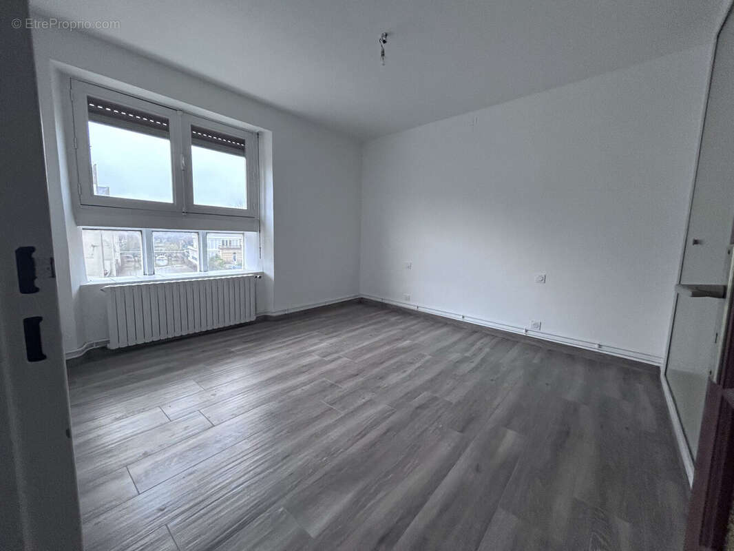 Appartement 2550 m² à Sedan  - photo 9