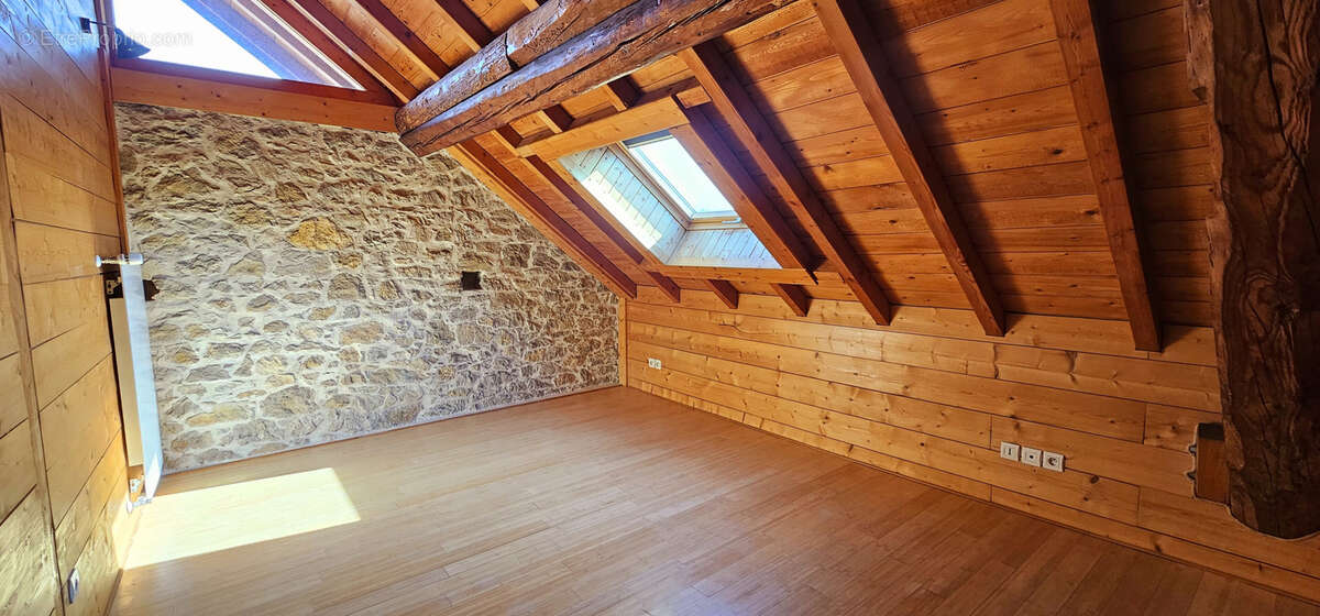 Appartement à ALLONZIER-LA-CAILLE