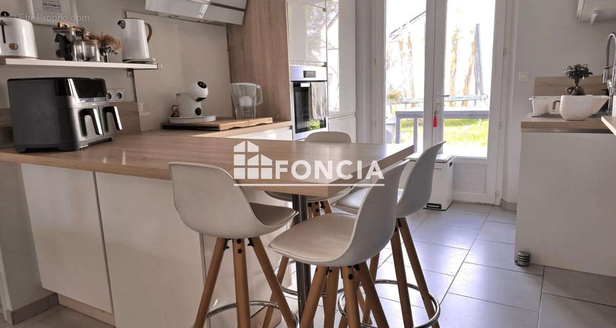 Maison à LA VILLE-AUX-DAMES