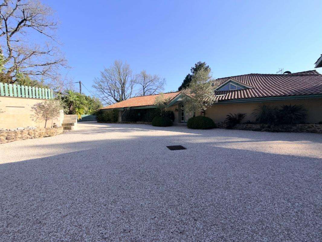 SAINTE CHRISTIE D'ARMAGNAC (32) Maison d'architecte de prestige avec des prestations exceptionnelles : piscine et studio indépen - photo 19