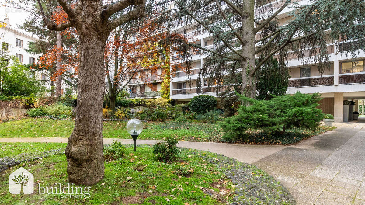 Appartement à NEUILLY-SUR-SEINE