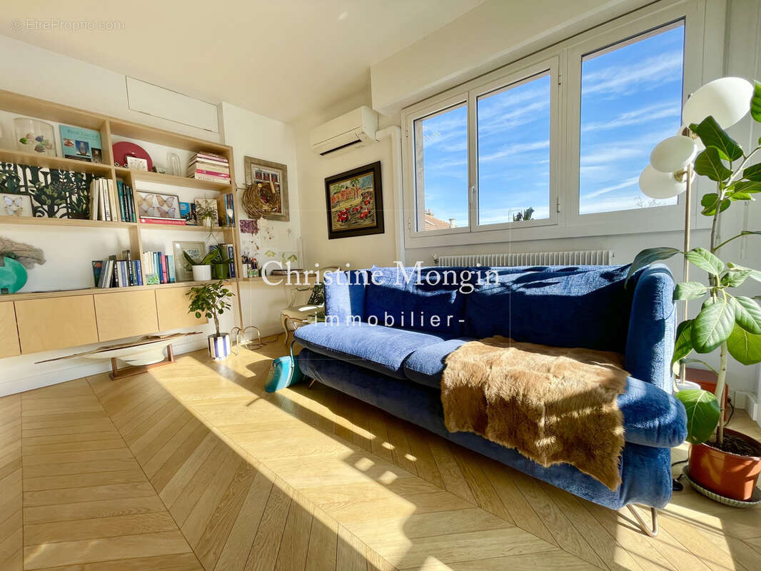 Appartement à NEUILLY-SUR-SEINE
