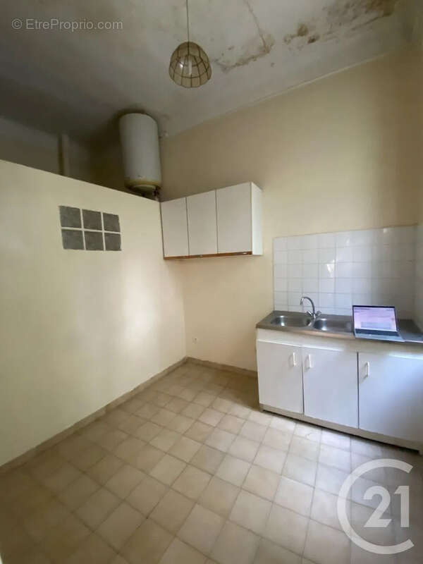 Appartement à MARSEILLE-4E