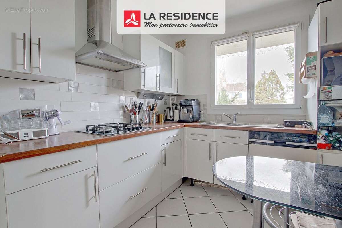 Maison à LE MESNIL-SAINT-DENIS