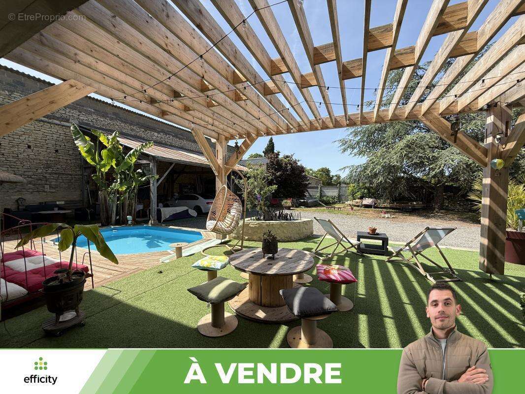 Maison à VENDEUVRE-DU-POITOU