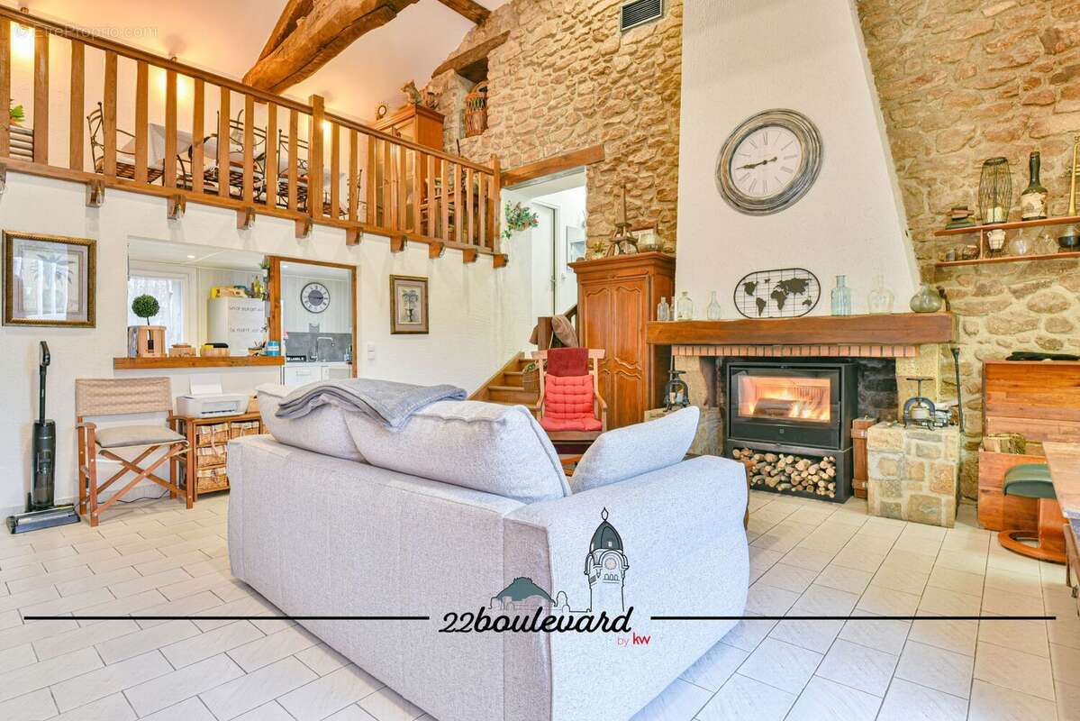 Maison à BONNAC-LA-COTE