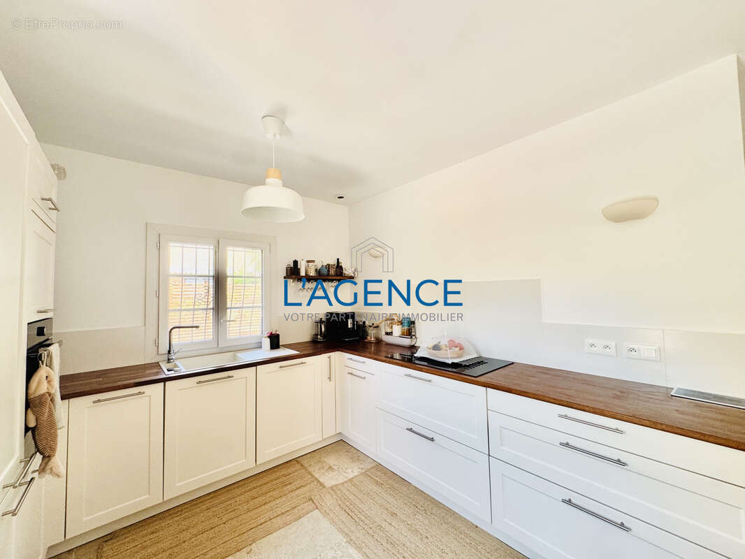 Maison de plain pied rénovée T5 90m2 avec terrain 447m2 - photo 11