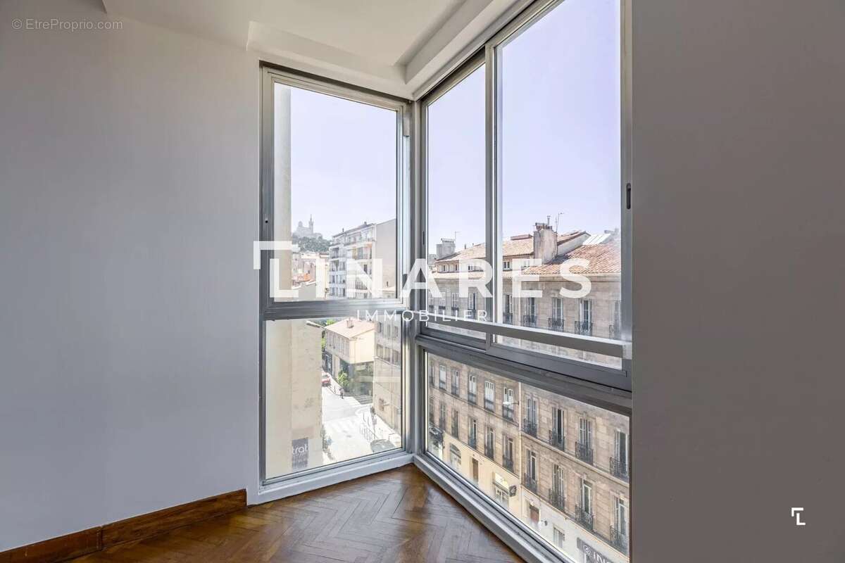 LE PANORAMA - Appartement T4 de 110m2 - 13006 Marseille - photo 4