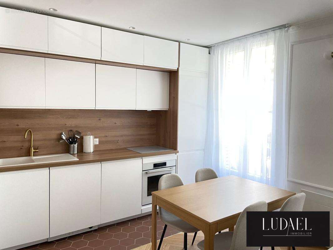 Appartement à PARIS-17E
