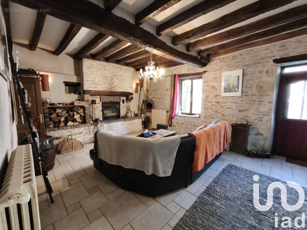 Photo 1 - Maison à ASQUINS