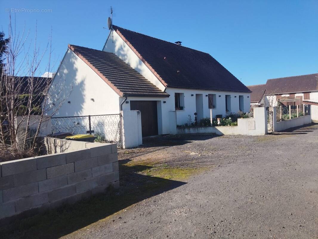 Maison à GILLES