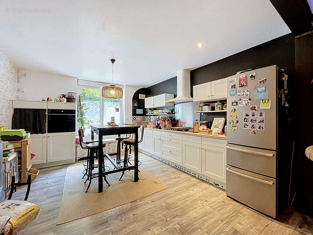 Maison de charme 6 pièces d'environ130 m2 à Vienne-le-Château - photo 5