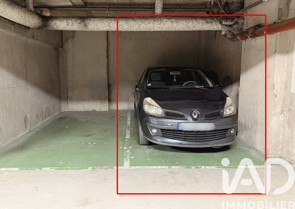 Photo 1 - Parking à PARIS-20E