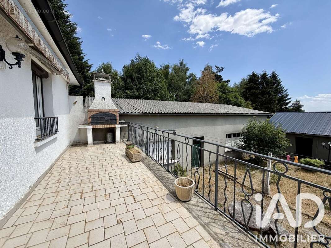 Maison 151 m² à Aumont-Aubrac  - photo 6