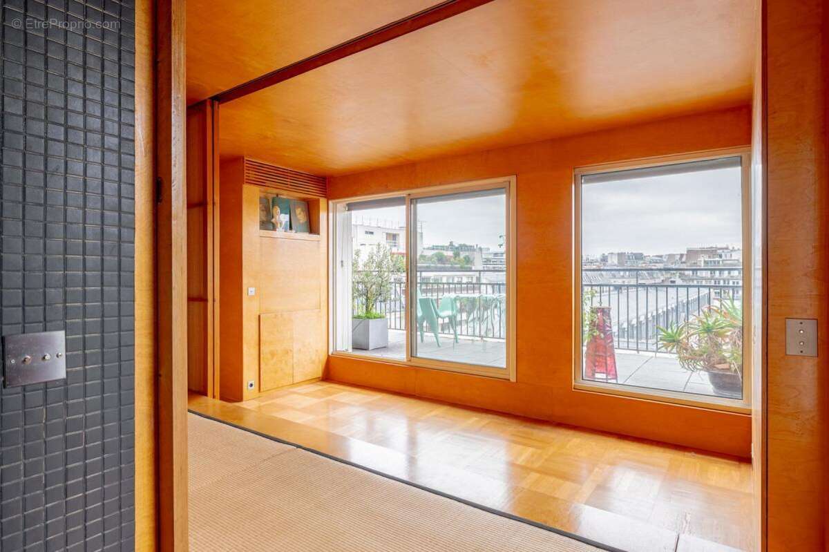 Appartement à PARIS-16E