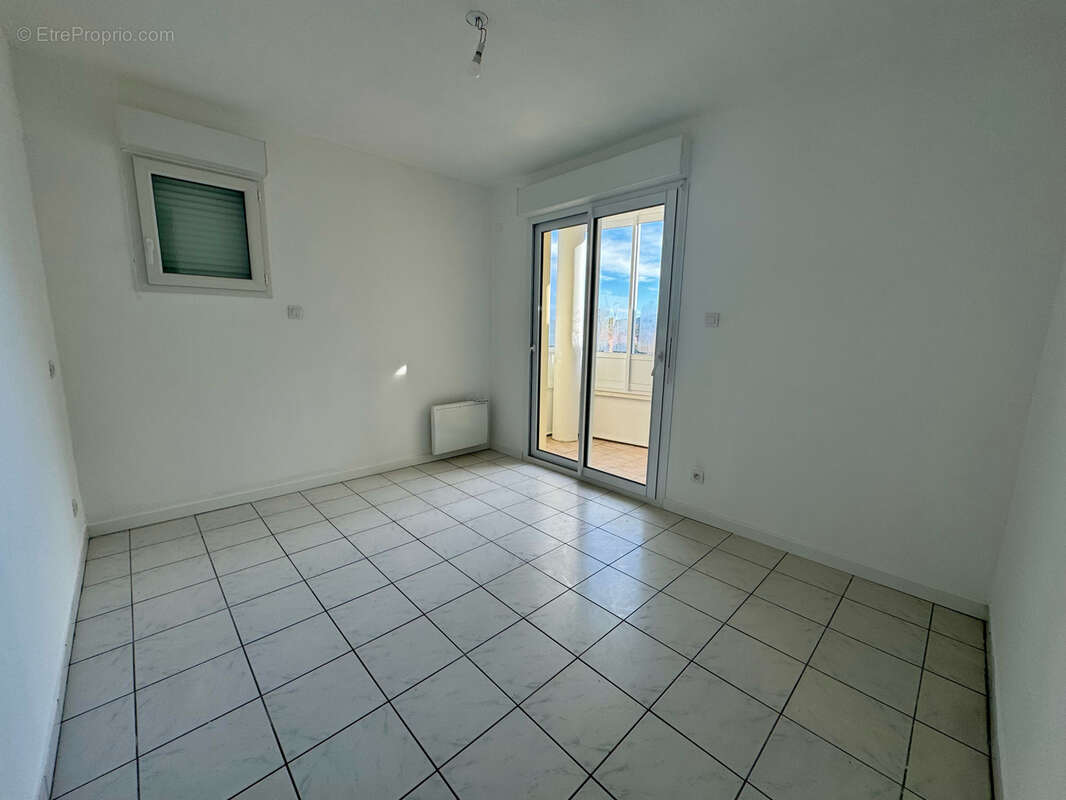 Appartement à SOLLIES-PONT