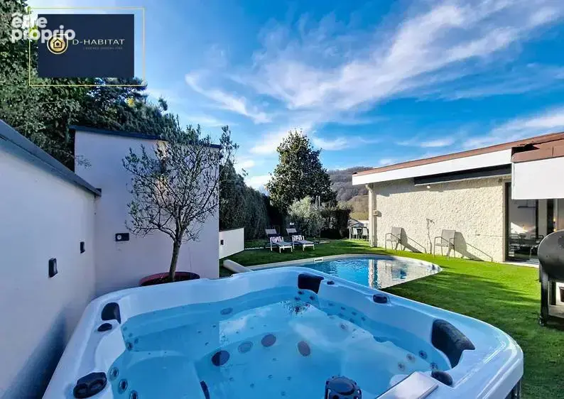 BRIE ET ANGONNES - Propriété de standing au calme avec piscine - photo 13