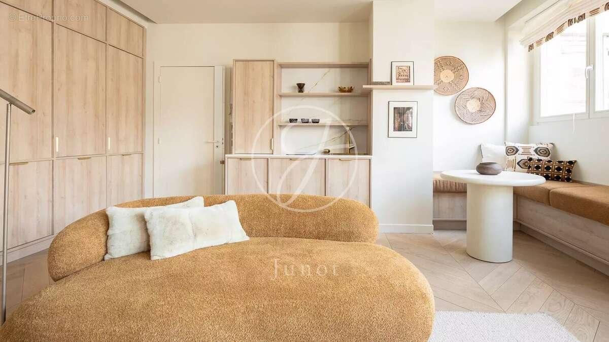 Appartement à PARIS-8E