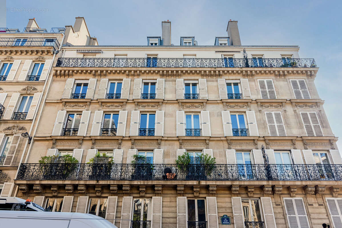 Appartement à PARIS-8E