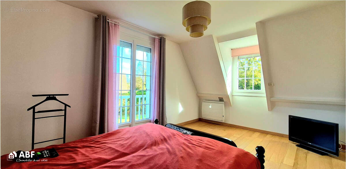 Maison à GREGES