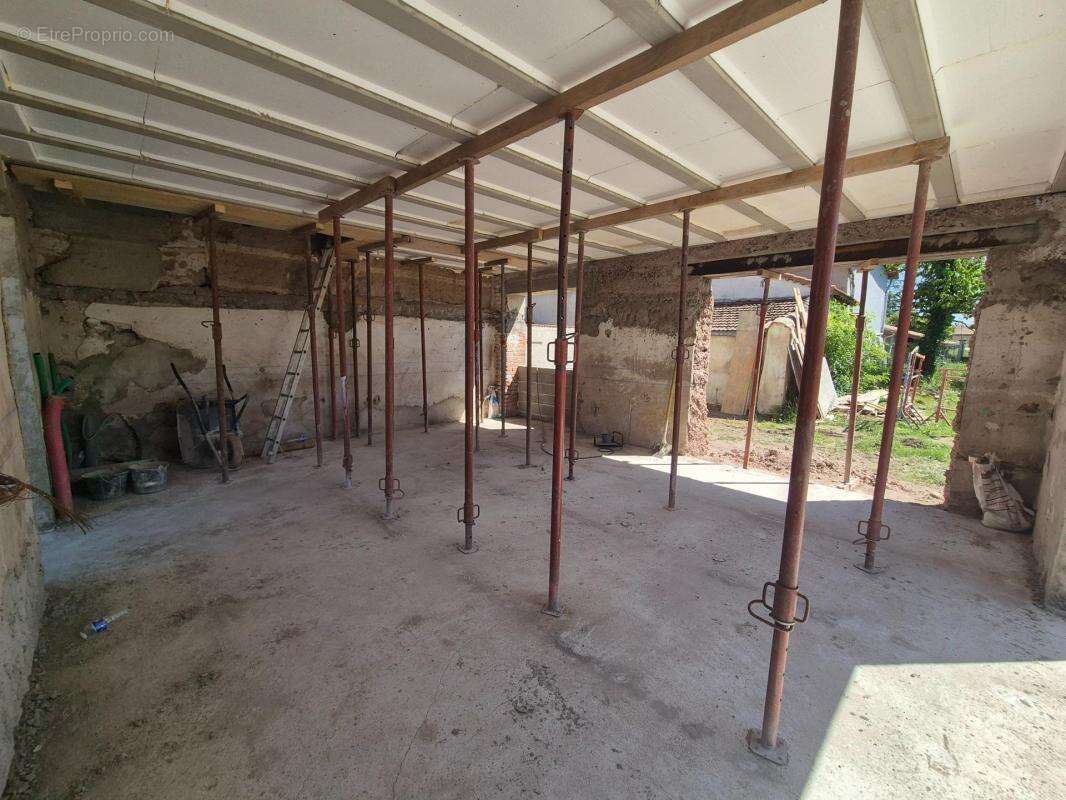 Appartement à VEAUCHE