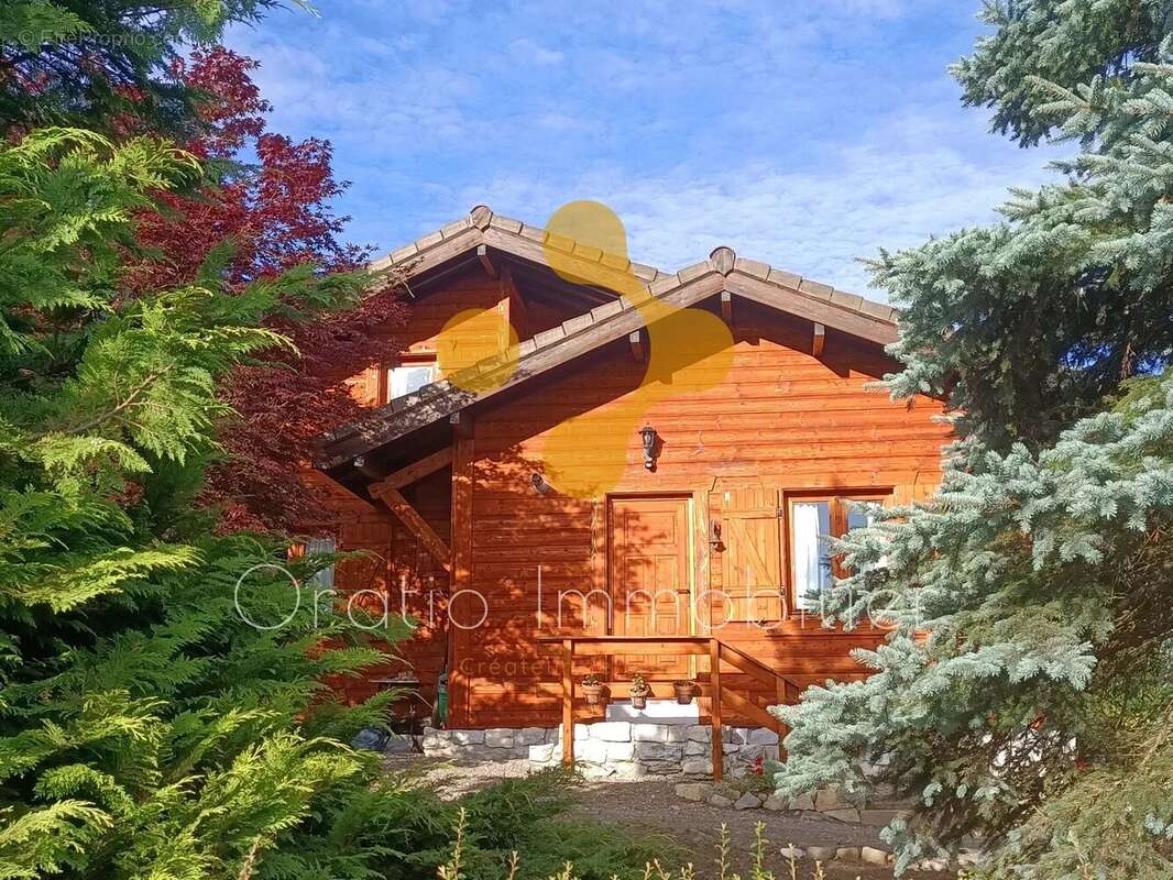 Maison à LA ROCHE-SUR-FORON