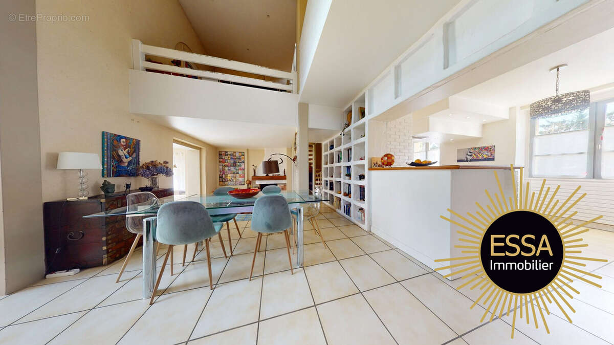 Maison à FEUCHEROLLES