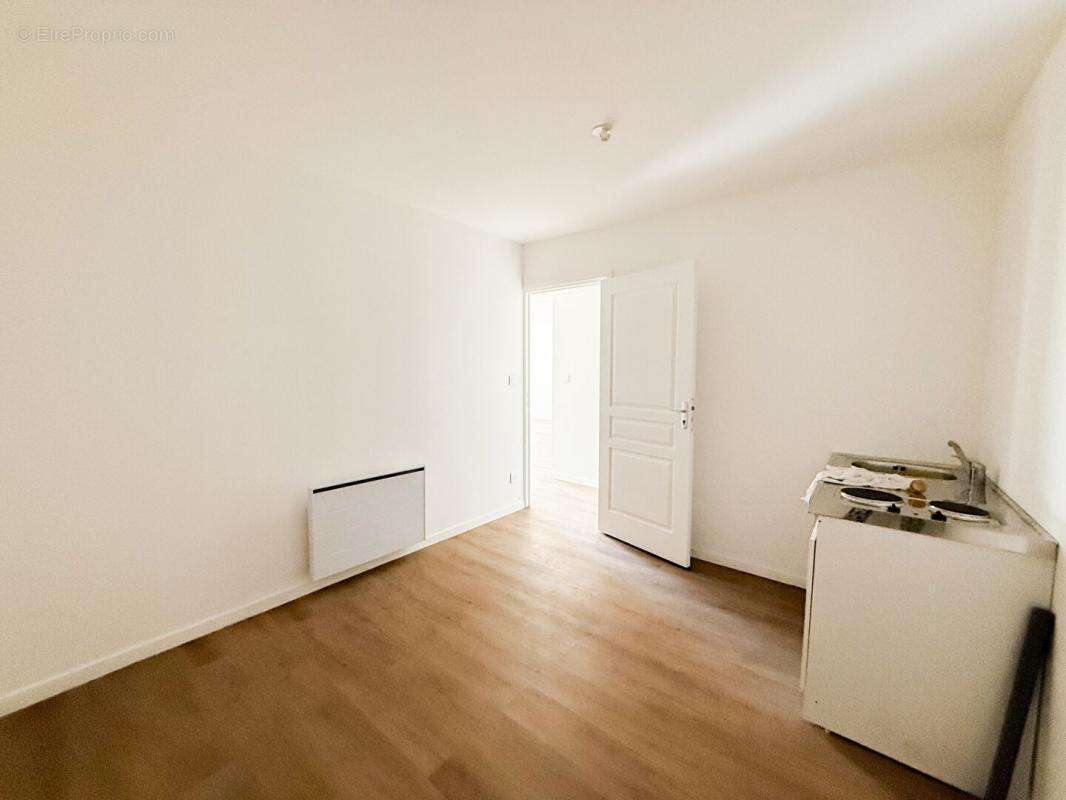 Local d'activité, 327M², bureaux, entrepôt, stationnement - photo 9