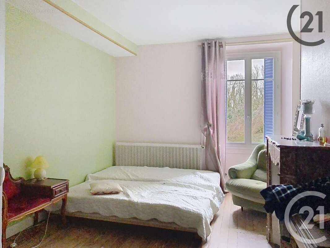 Maison à LES ORMES-SUR-VOULZIE