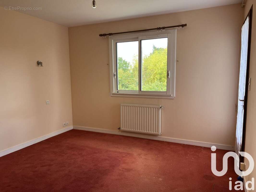 Maison 110 m² à Saint-Macoux  - photo 8