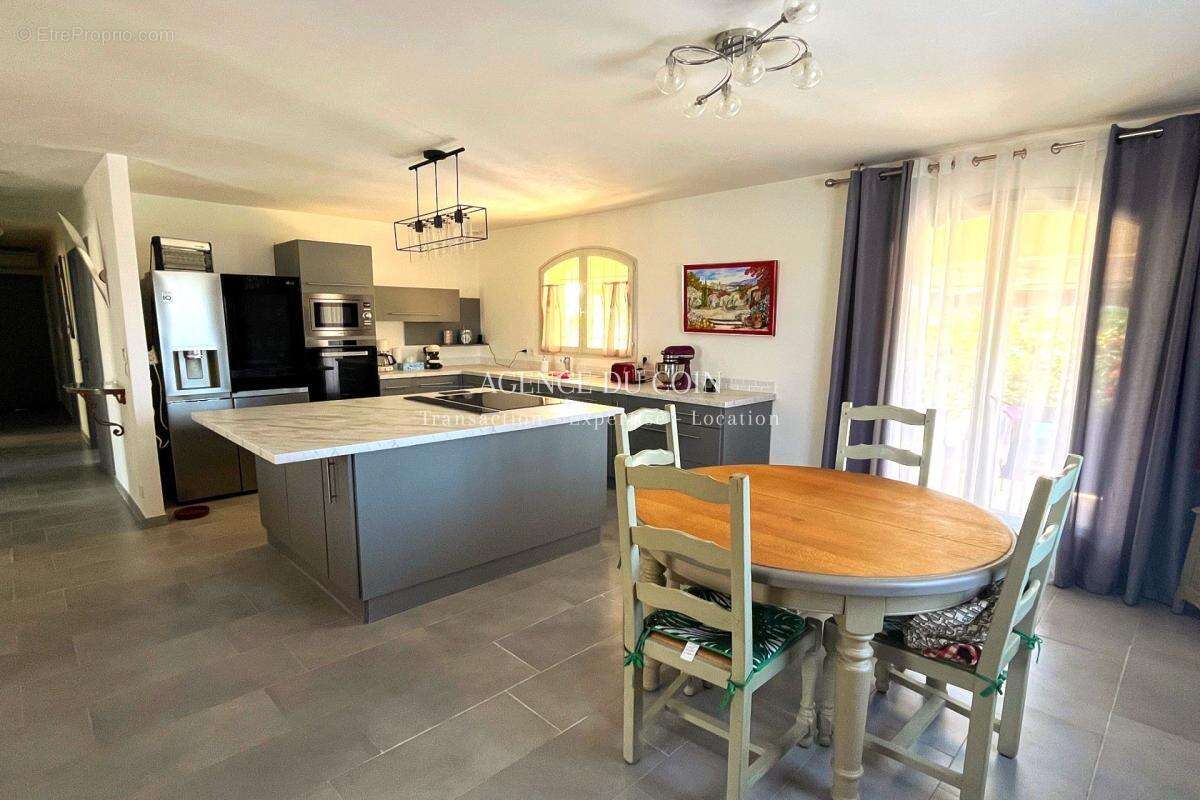 83490 le muy - maison de plain pied entierement meublee avec - photo 2