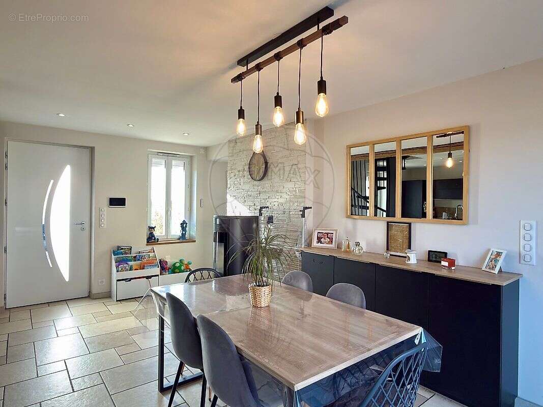Maison à LUCENAY-LES-AIX