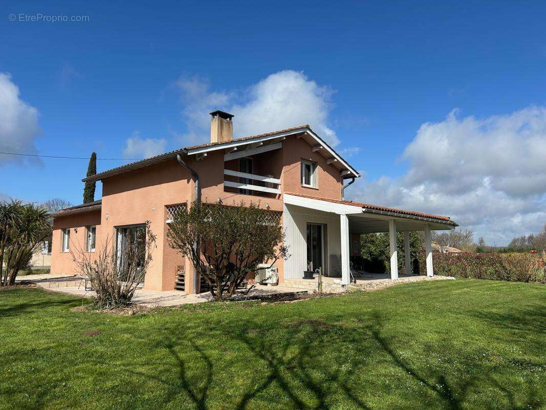 Maison à SAINT-ETIENNE-DE-TULMONT
