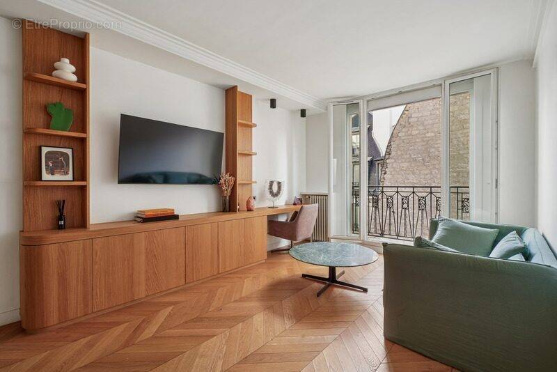 Appartement à PARIS-8E