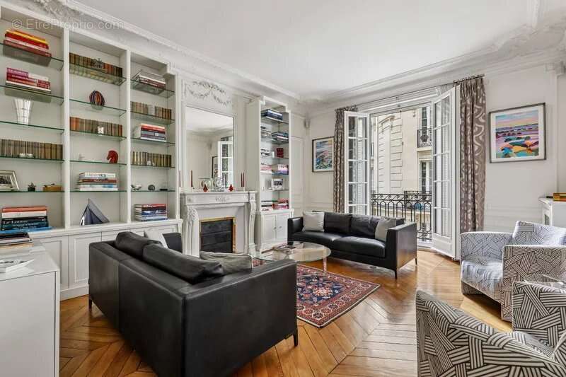 Appartement à NEUILLY-SUR-SEINE