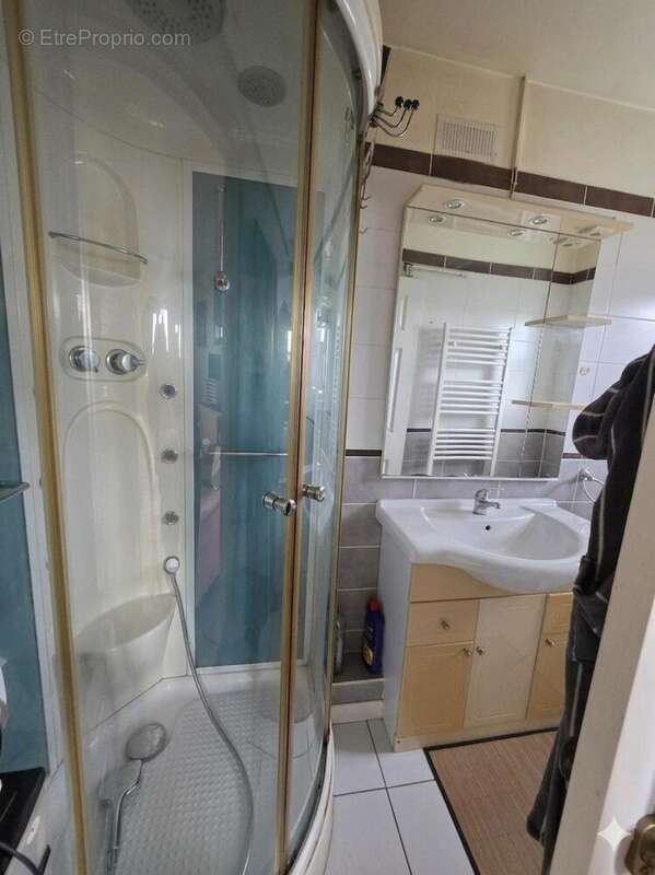 Maison 100 m² à La Vergne  - photo 6
