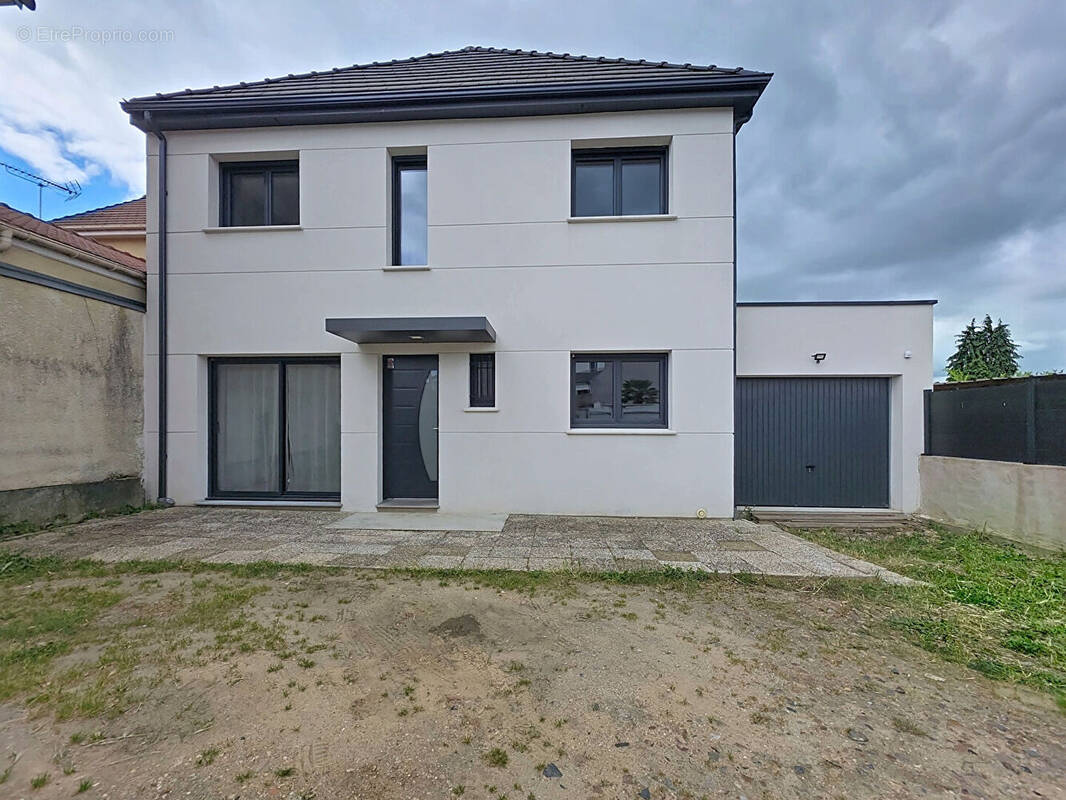 Maison à LINAS