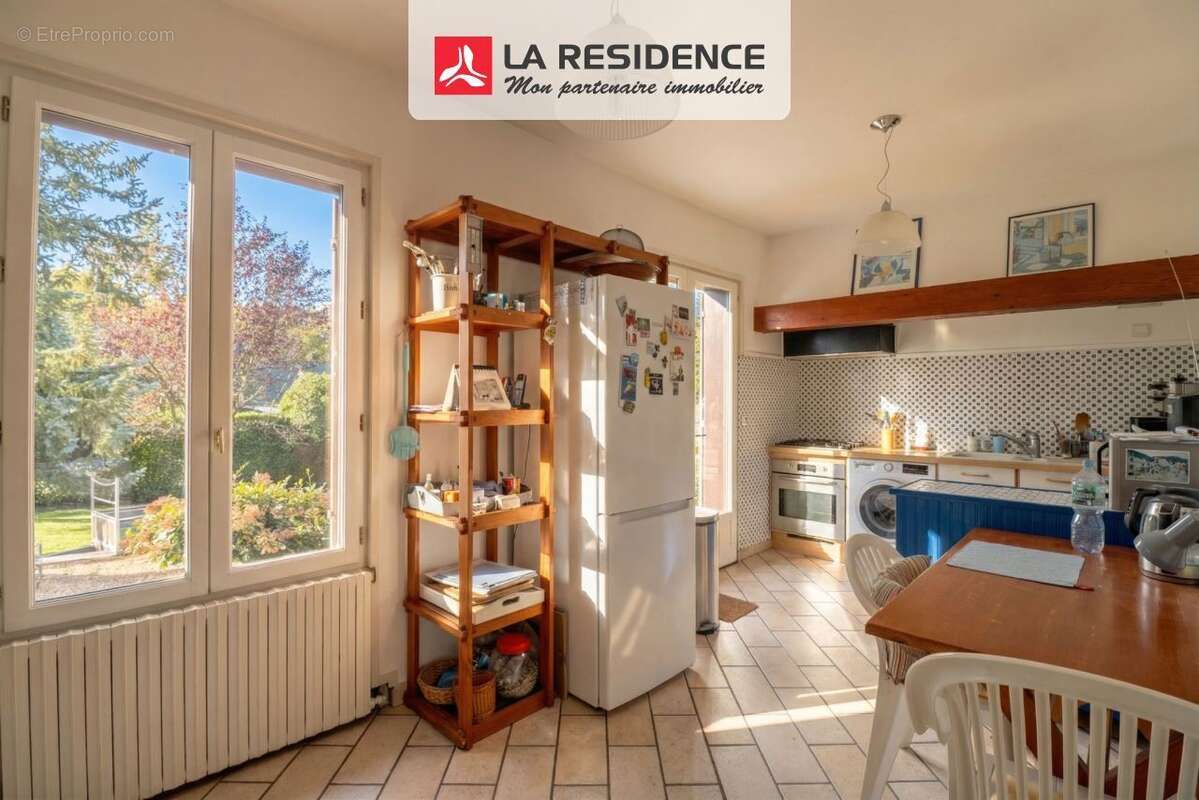 Maison 283 m² à Oinville-Sur-Montcient  - photo 7
