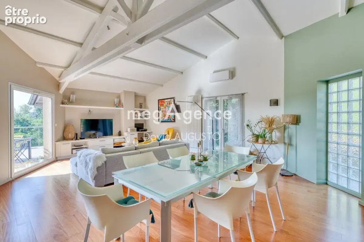 Maison avec vue, cadre naturel, piscine et garage pour 5 voitures - photo 4