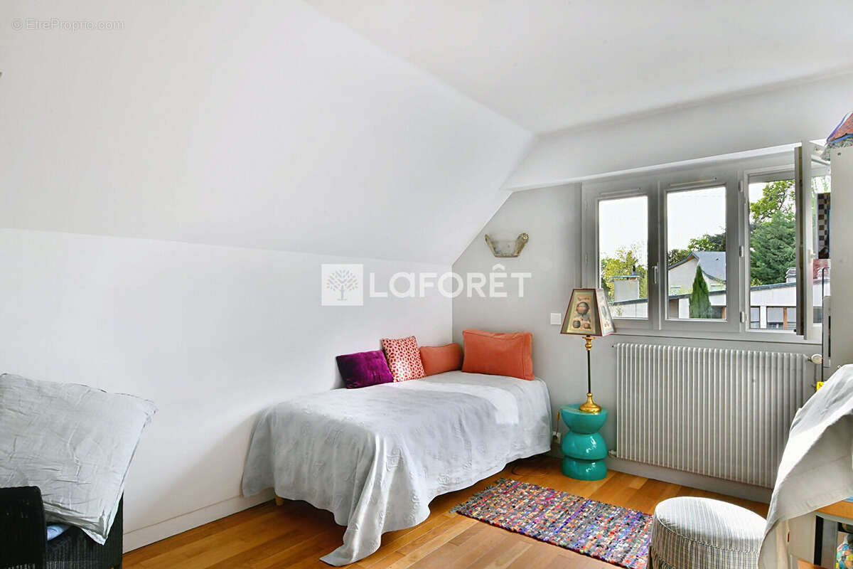 Maison à LA CELLE-SAINT-CLOUD