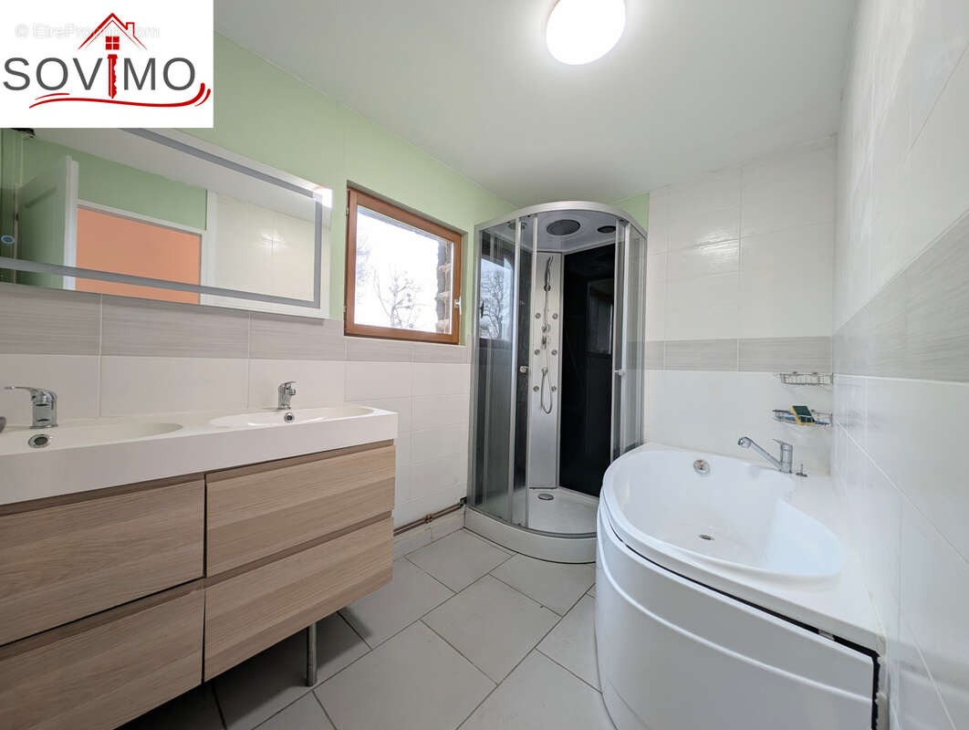 Maison à AVAILLES-LIMOUZINE