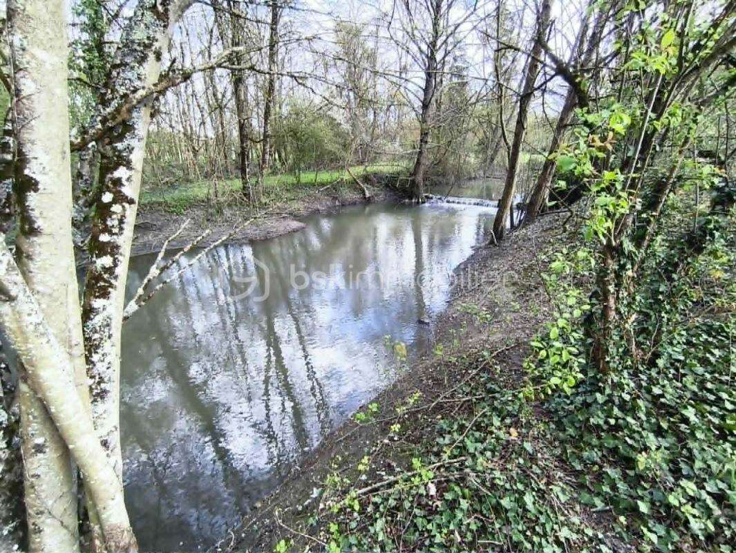 Grande maison de caractère 217 m² +  3 dépendances et terrain au bord de Indrois - photo 16