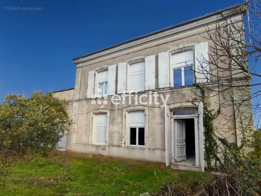 Maison à LA JARRIE-AUDOUIN