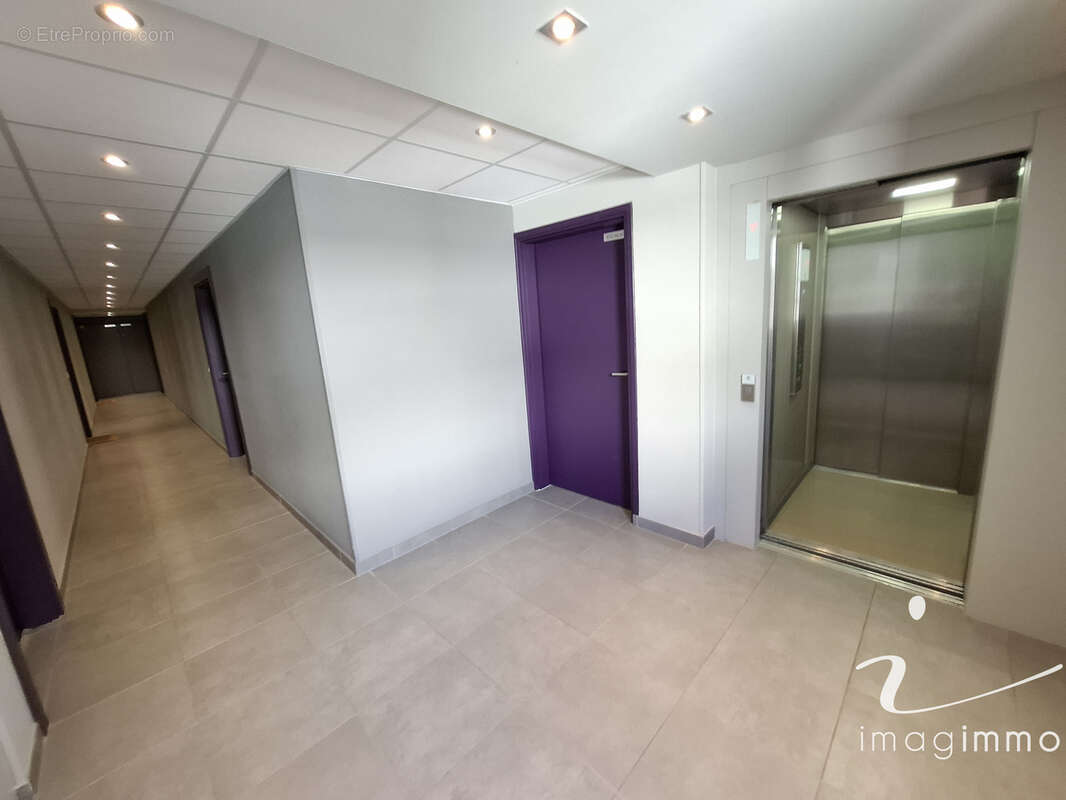 Bel appartement récent de type 3 avec grande terrasse et 2 stationnements ! - photo 10