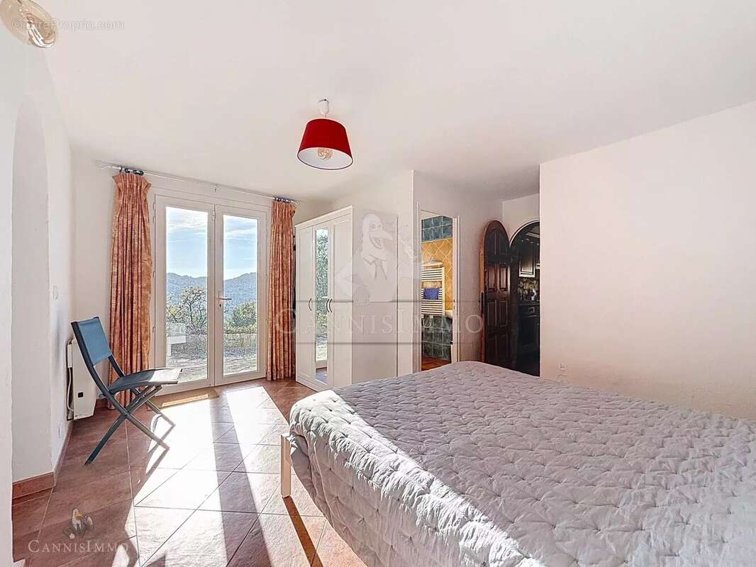 Maison à TOURRETTES-SUR-LOUP