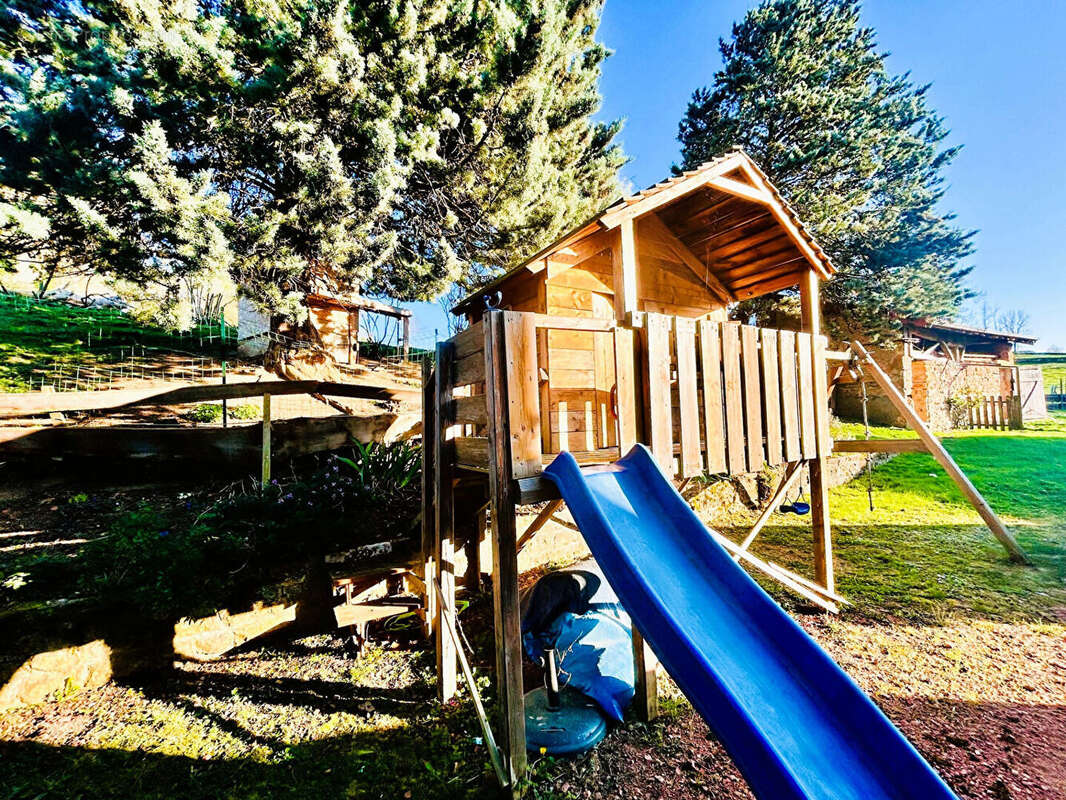 Maison à SAINT-DENIS-DE-CABANNE
