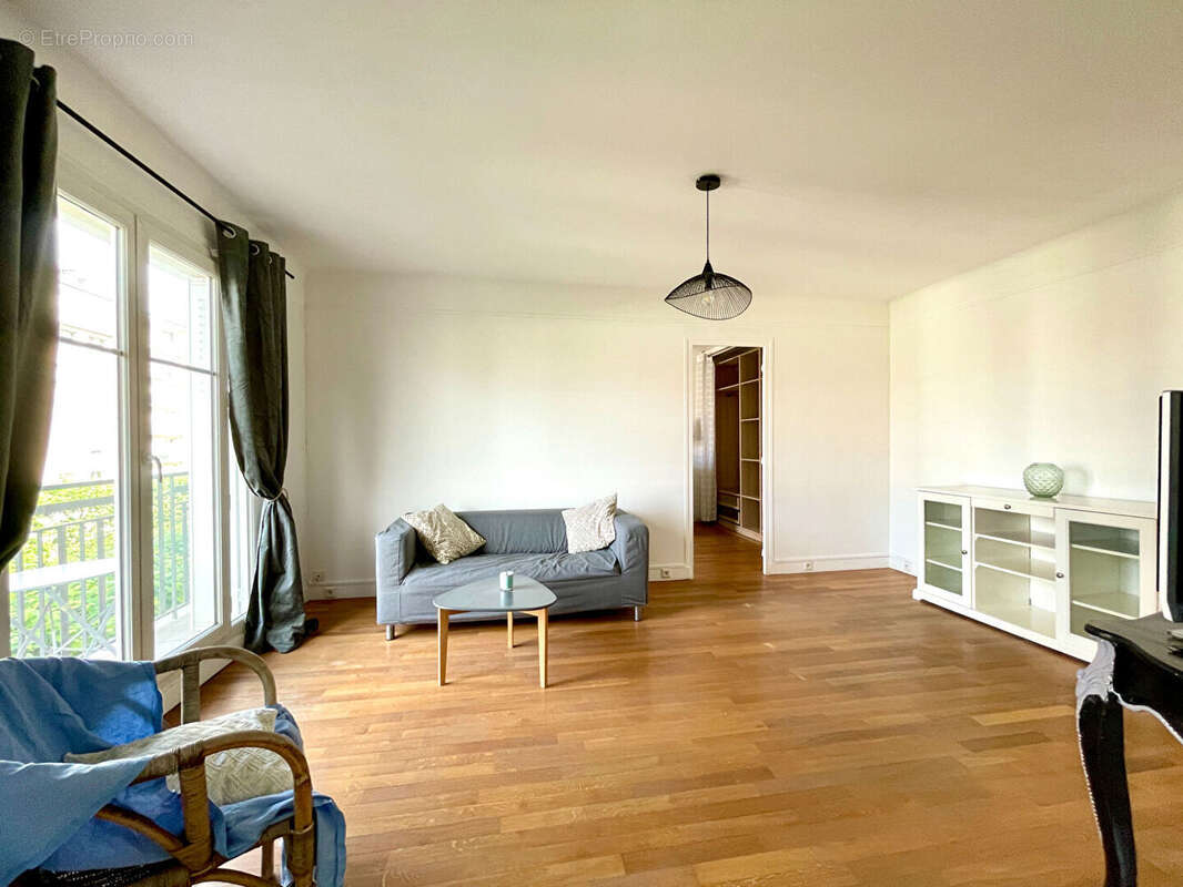 Appartement à CHARENTON-LE-PONT