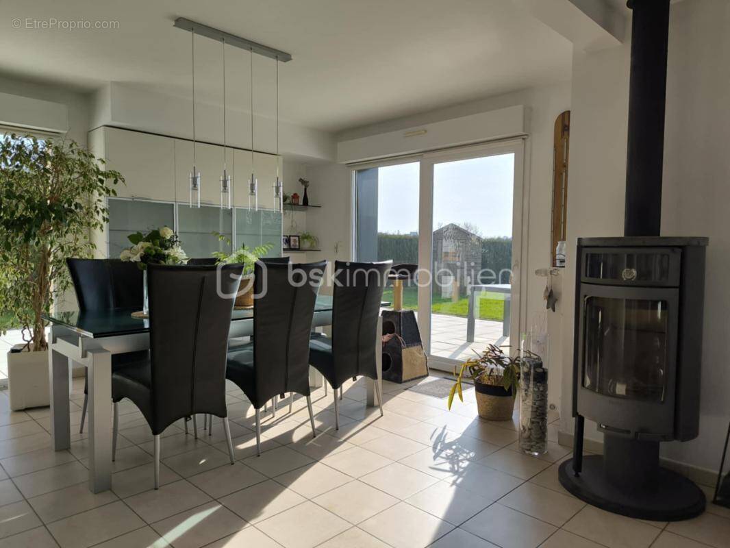 Maison à LA CAPELLE-LES-BOULOGNE