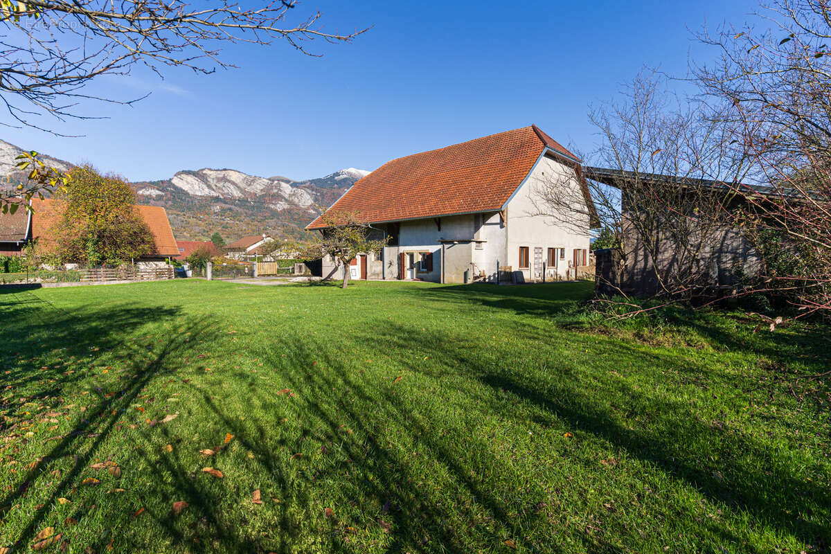 Maison à LA ROCHE-SUR-FORON