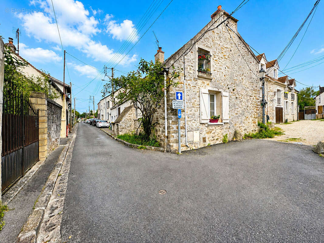 Maison à DAMMARIE-LES-LYS